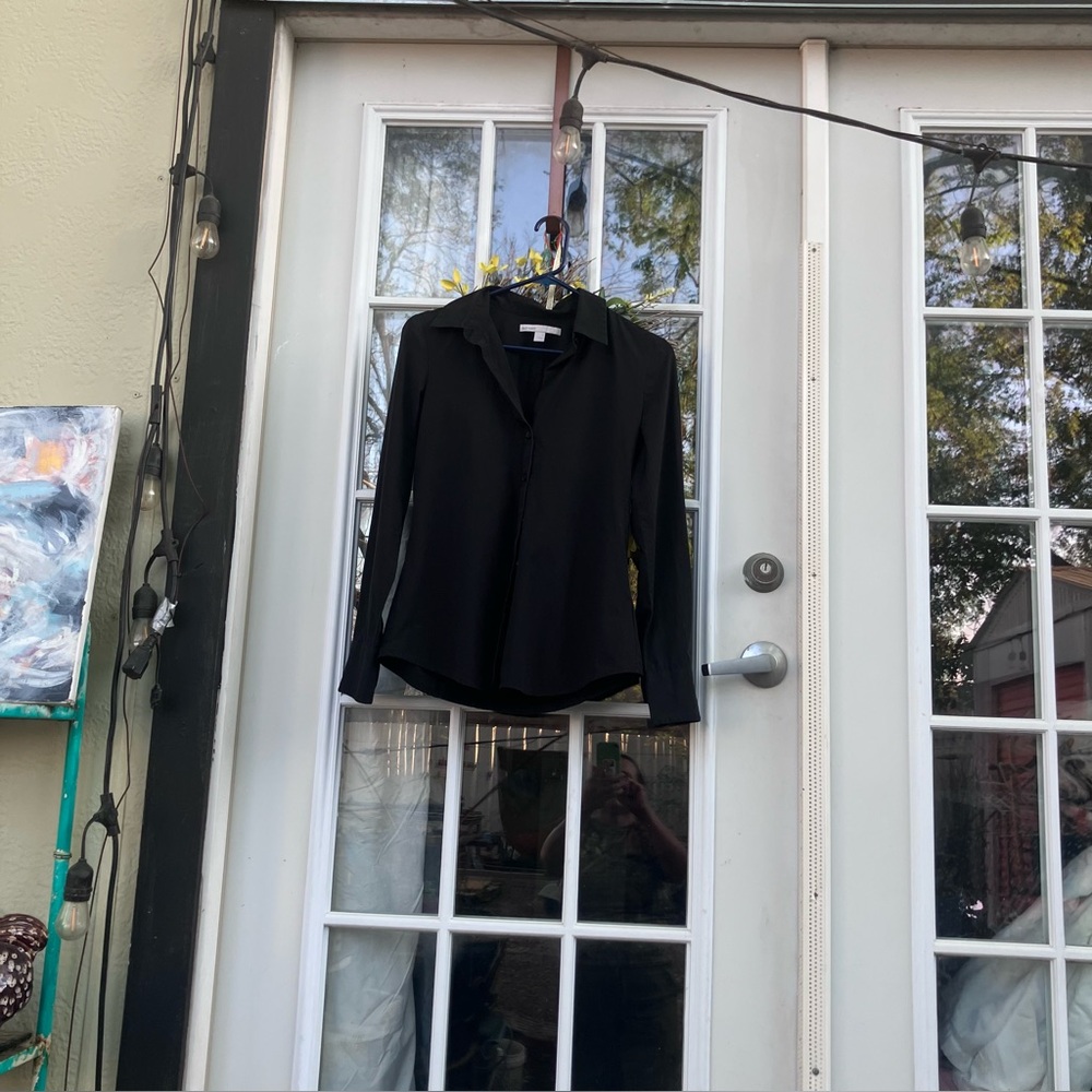 Old Navy Black Women's Button-Front blouse